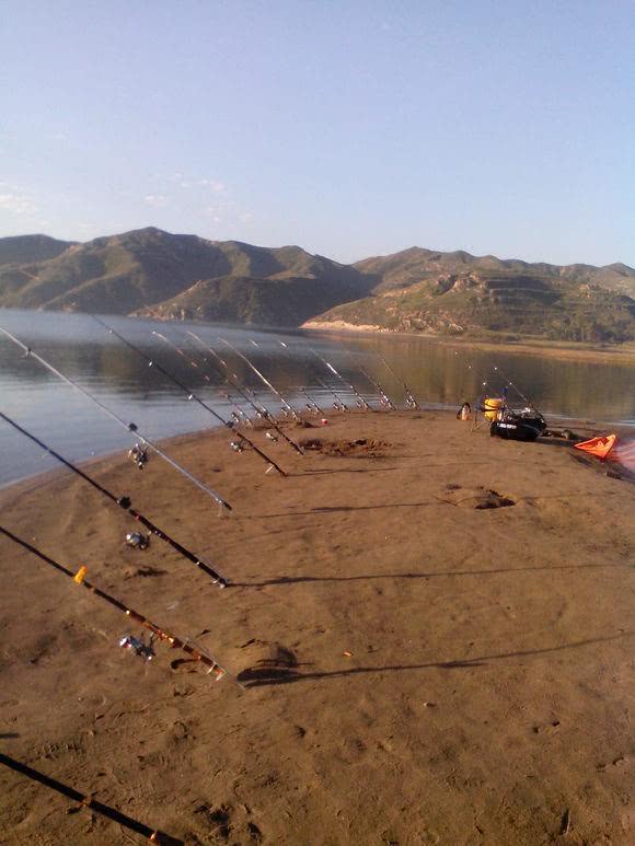 俗话说钓鱼穷三年下一句是啥,俗语钓鱼穷三年毁一生啥意思