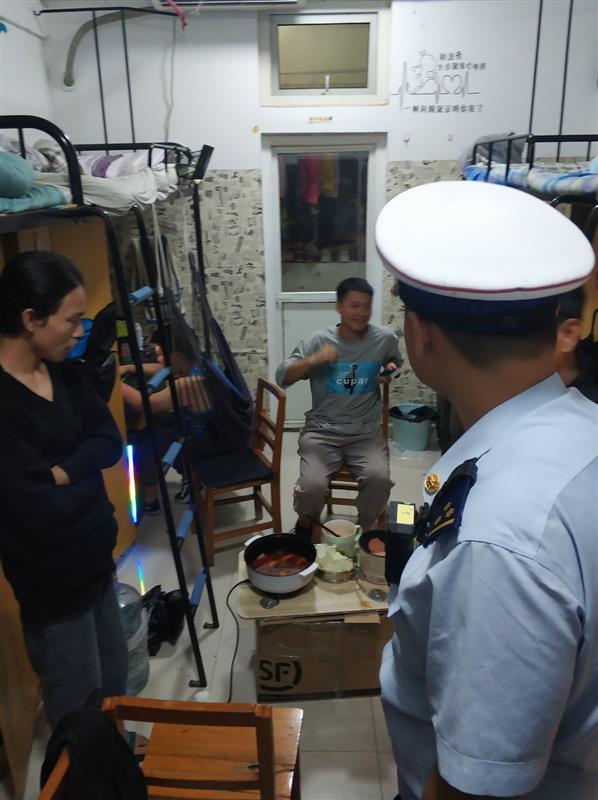 学生寝室煮火锅,学生寝室煮火锅发微博