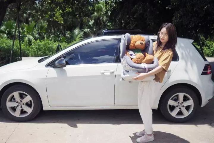 婴儿多大可以使用半躺安全座椅,安全座椅0-12岁可坐可躺测评