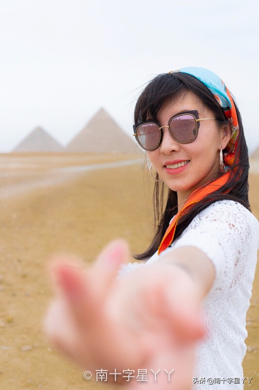 一半沙漠一半海洋图片,一半沙漠一半湖水