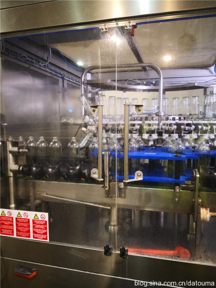 从代理品牌起家,从生产商到经销商到零售商