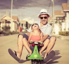 “女儿真香！”他坚持10年丁克生活，妻子怀孕后却马上沦为女儿奴