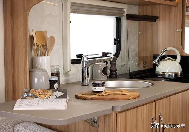 英国露娜双轴拖挂式房车有哪几款 (露娜特拖挂式房车)