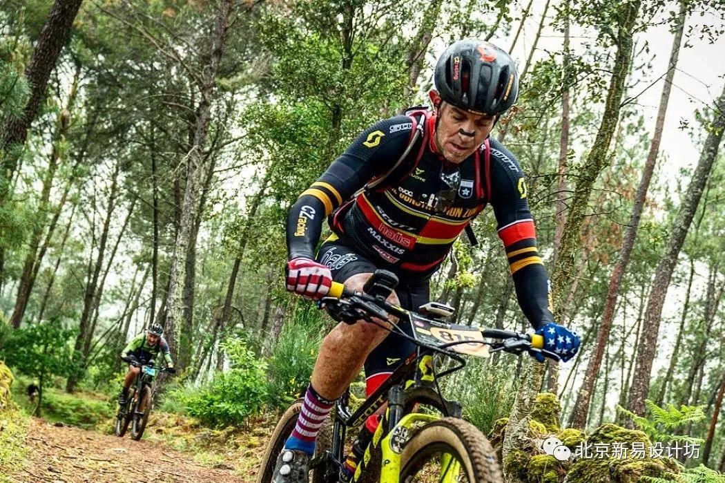 人性化多元化和实用性的健身器材,高科技有未来设计感的健身器材