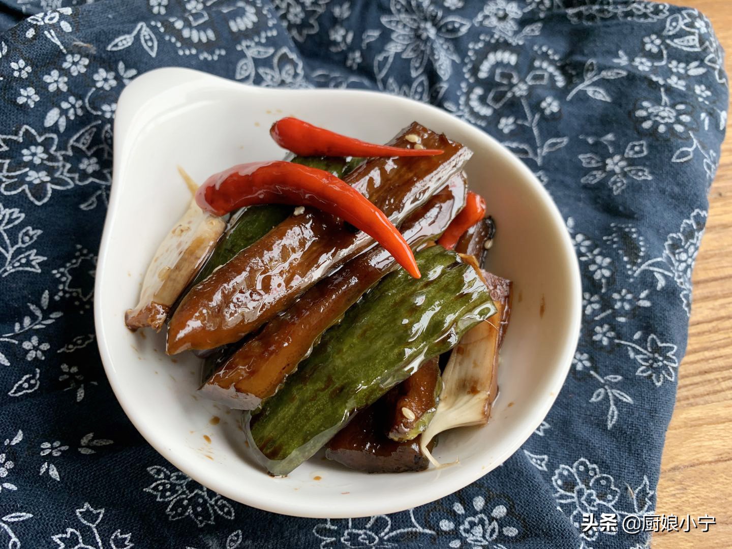 酱黄瓜怎样腌才最好吃,酱黄瓜腌好以后要不要冲水