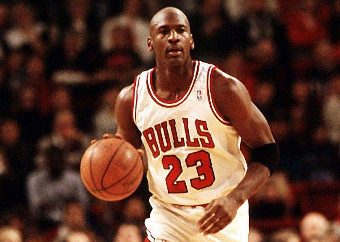 nba打篮球谁是一号球衣,打篮球nba球星詹姆斯