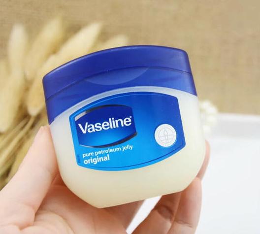 平价的凡士林不仅是润唇膏,它还有这些“隐藏功能”,你知道吗?