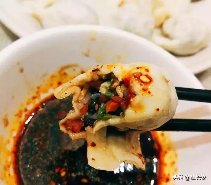 钟楼旁这条890米的老街，藏着一天吃三次都不会腻的馆子！