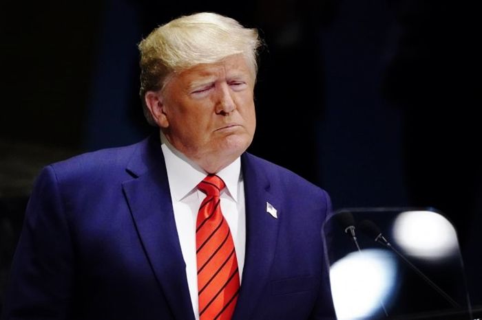 男孩二手市场买支持川普的帽子，戴上后深感自豪，结果遭同学群殴