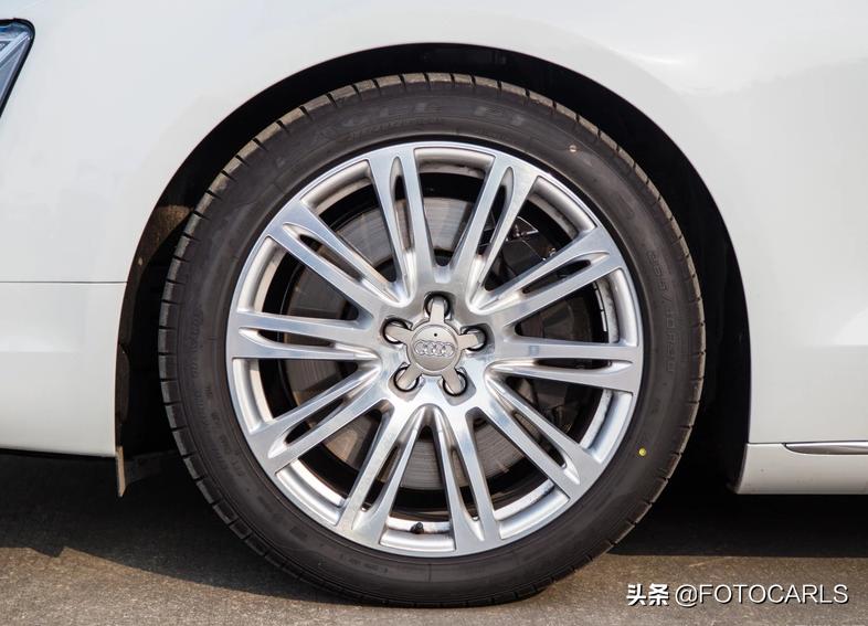 奥迪2014款a8l6.3fsiw12quattro专享型,奥迪a82006款a8l6.0w12quattro旗舰型