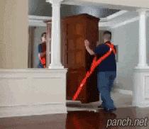 在楼梯上摔倒的搞笑视频,楼梯上摔下来搞笑图片