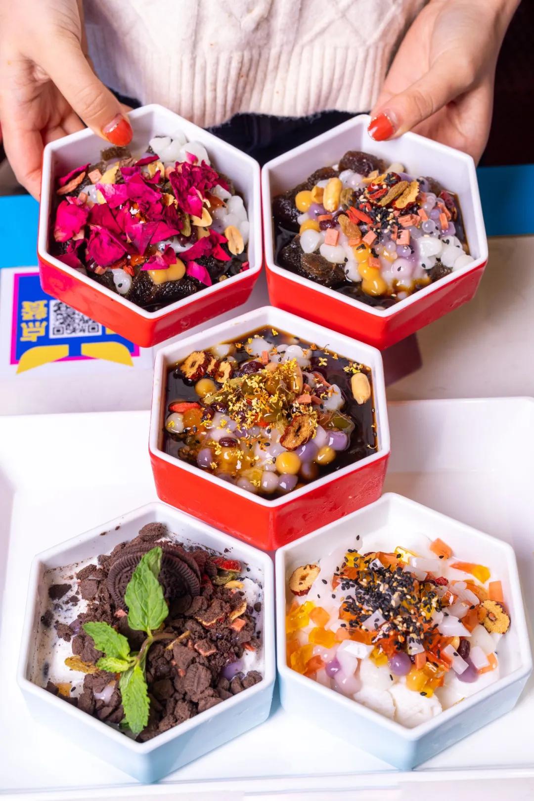 只此一家的牛腩串串火锅C位出道，19块9请你放肆开涮