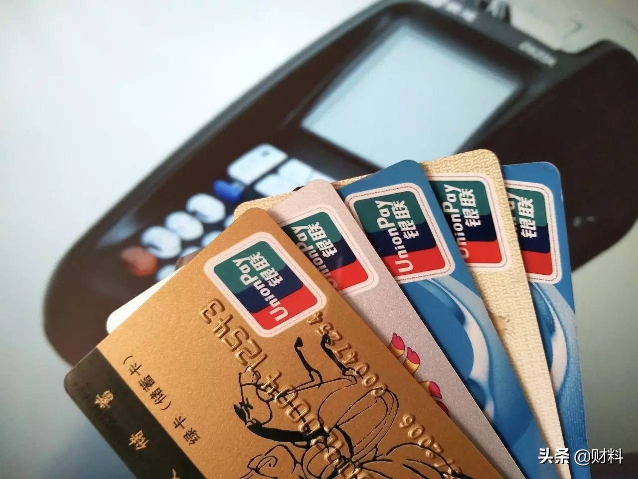 银行存款人死亡银行会通知吗,银行死期存款人死了怎么办