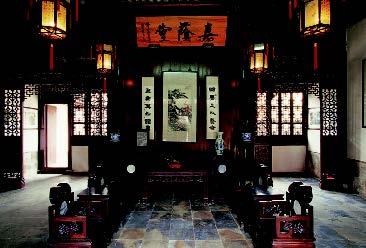 每根木头上的雕刻图案都不一样？细细观察才能发现这宝藏大院