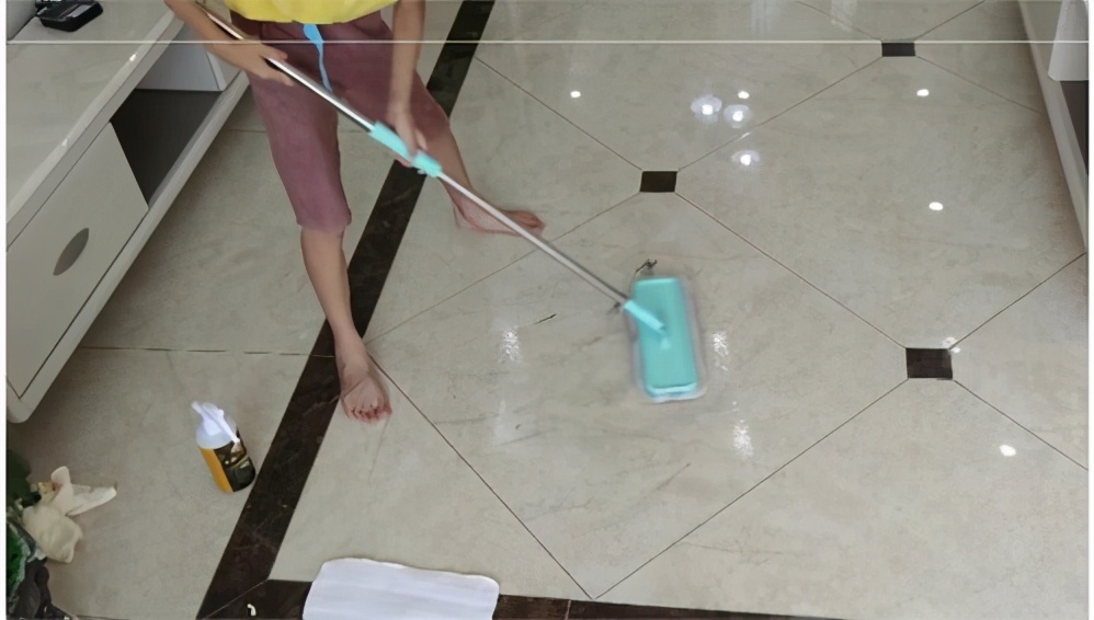 瓷砖地面太脏了怎么清理,地面瓷砖脏了怎么处理