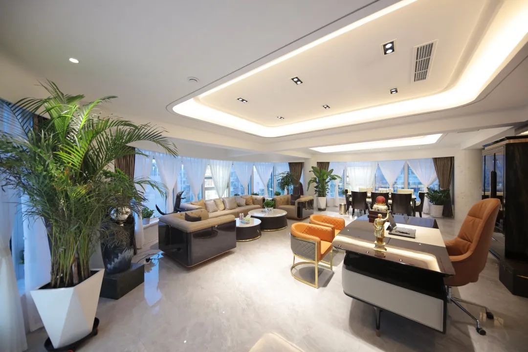 新发地产开大会,新发地产集团大合照