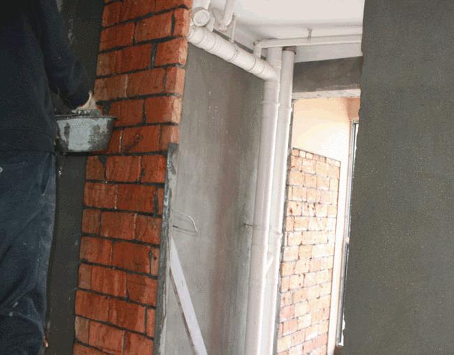 新房入住不到一个月顶上开裂,新房入住不到一年墙皮脱落