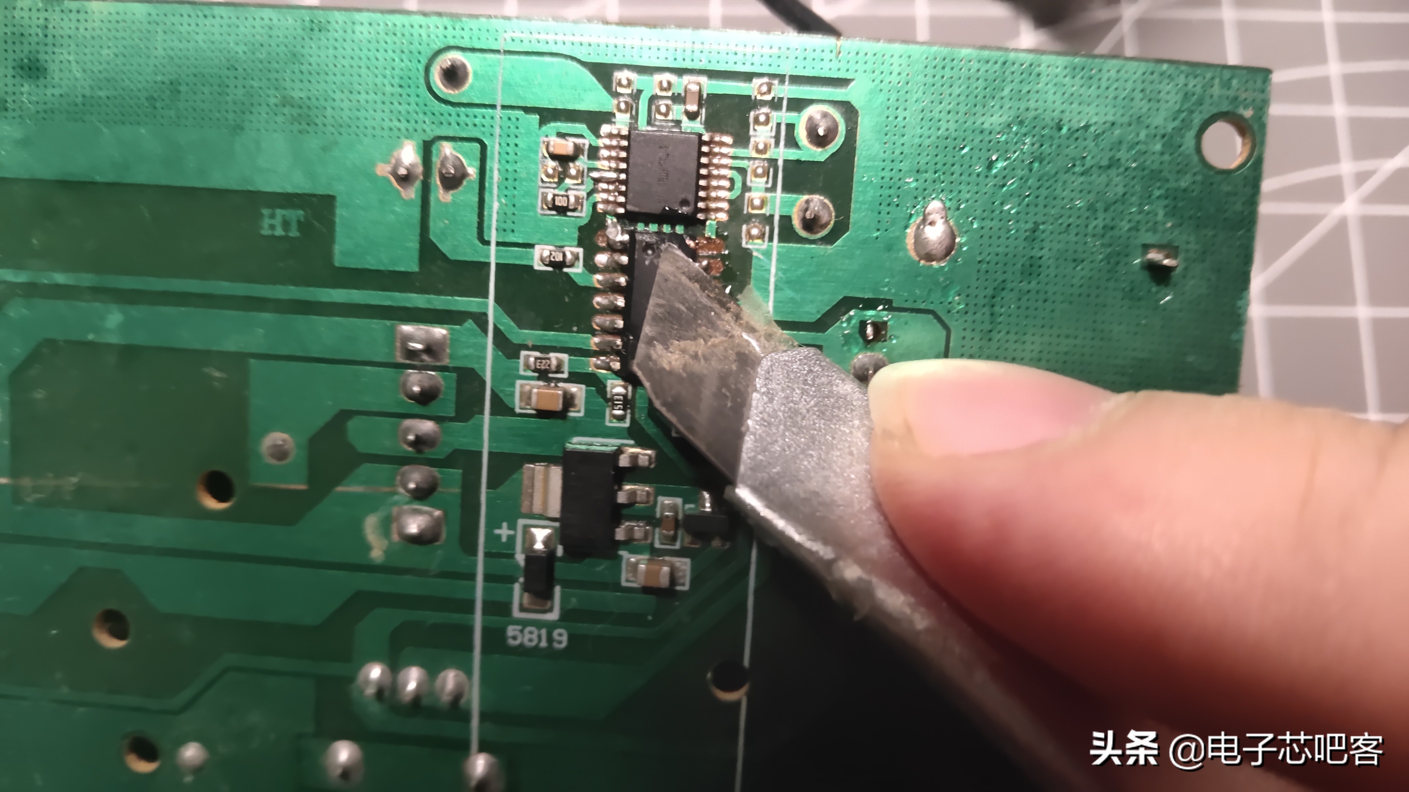 固定翼飞机遥控器坏了,遥控飞机遥控器坏了怎么修