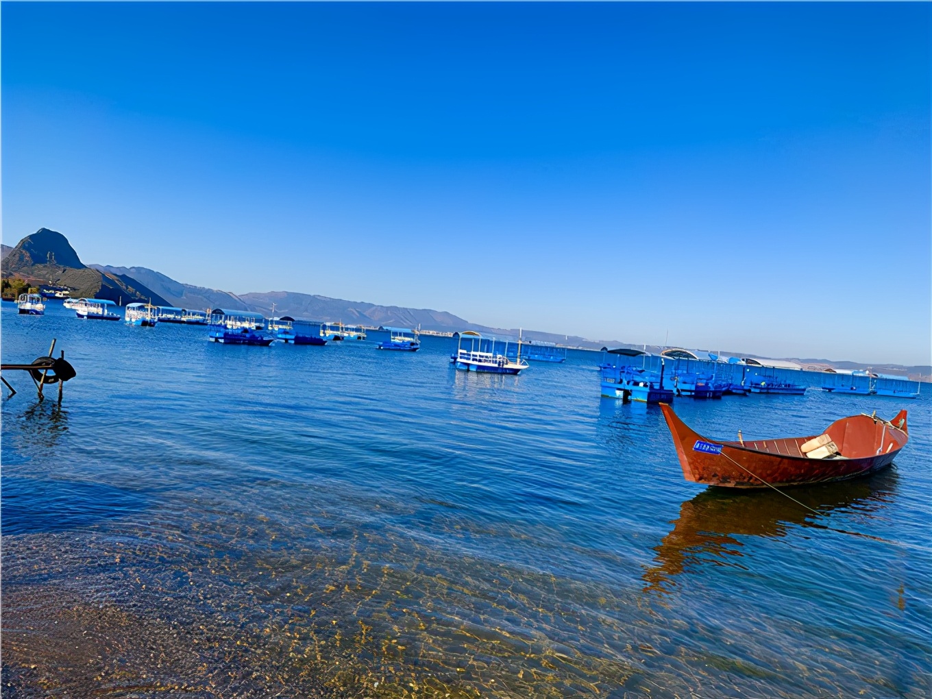 美丽而神秘的抚仙湖,抚仙湖琉璃万顷