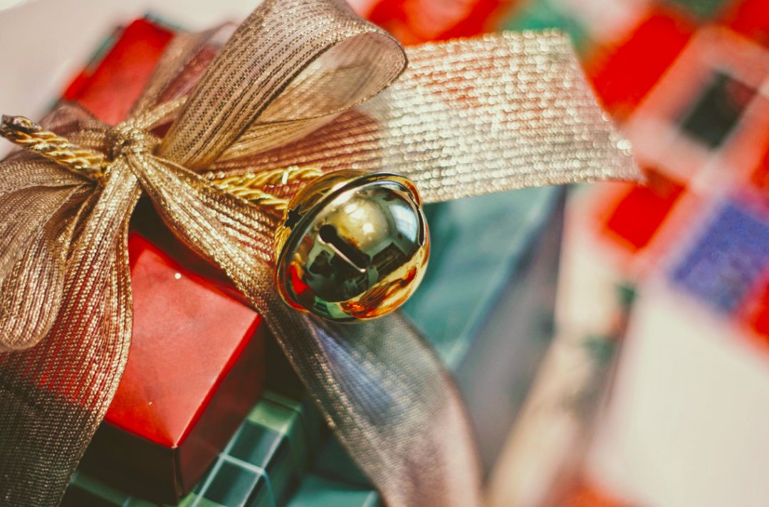 圣诞礼物是gift还是present,圣诞节礼物都是提前送的吗