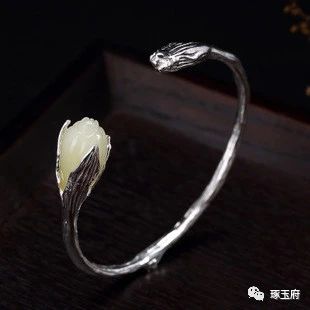 和田玉玉镯碎了,和田玉镯砸不碎是什么原因