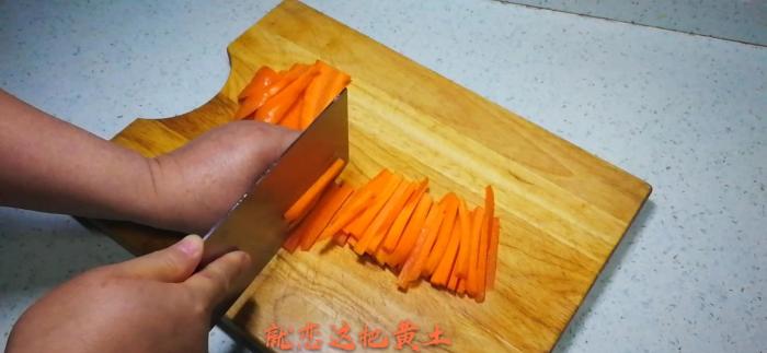 西红柿土豆焖面怎么不糊锅,为啥我做的焖面容易糊锅