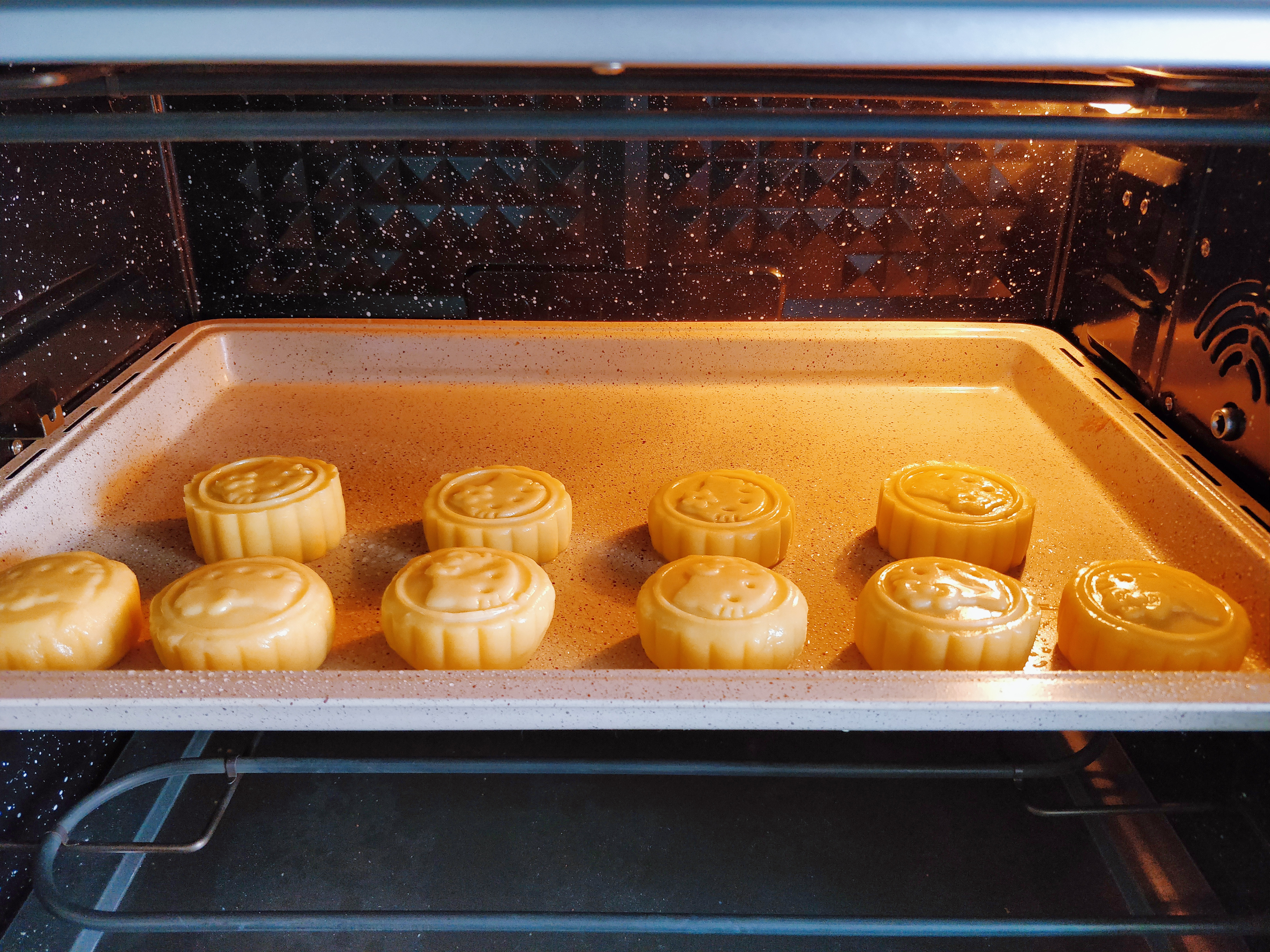奶黄流心酥苏式月饼,正宗的流心奶黄月饼无糖