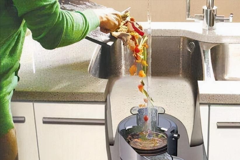 下水道堵了千万别用热水冲,厨房下水道堵了为什么热水能下去