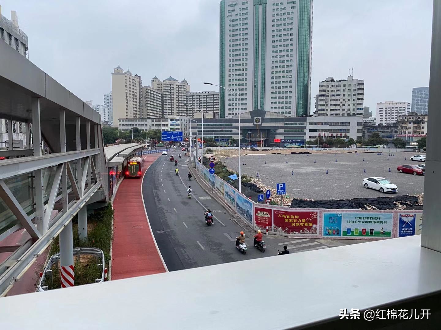 商场变成停车场,商场停车场变成小区停车场