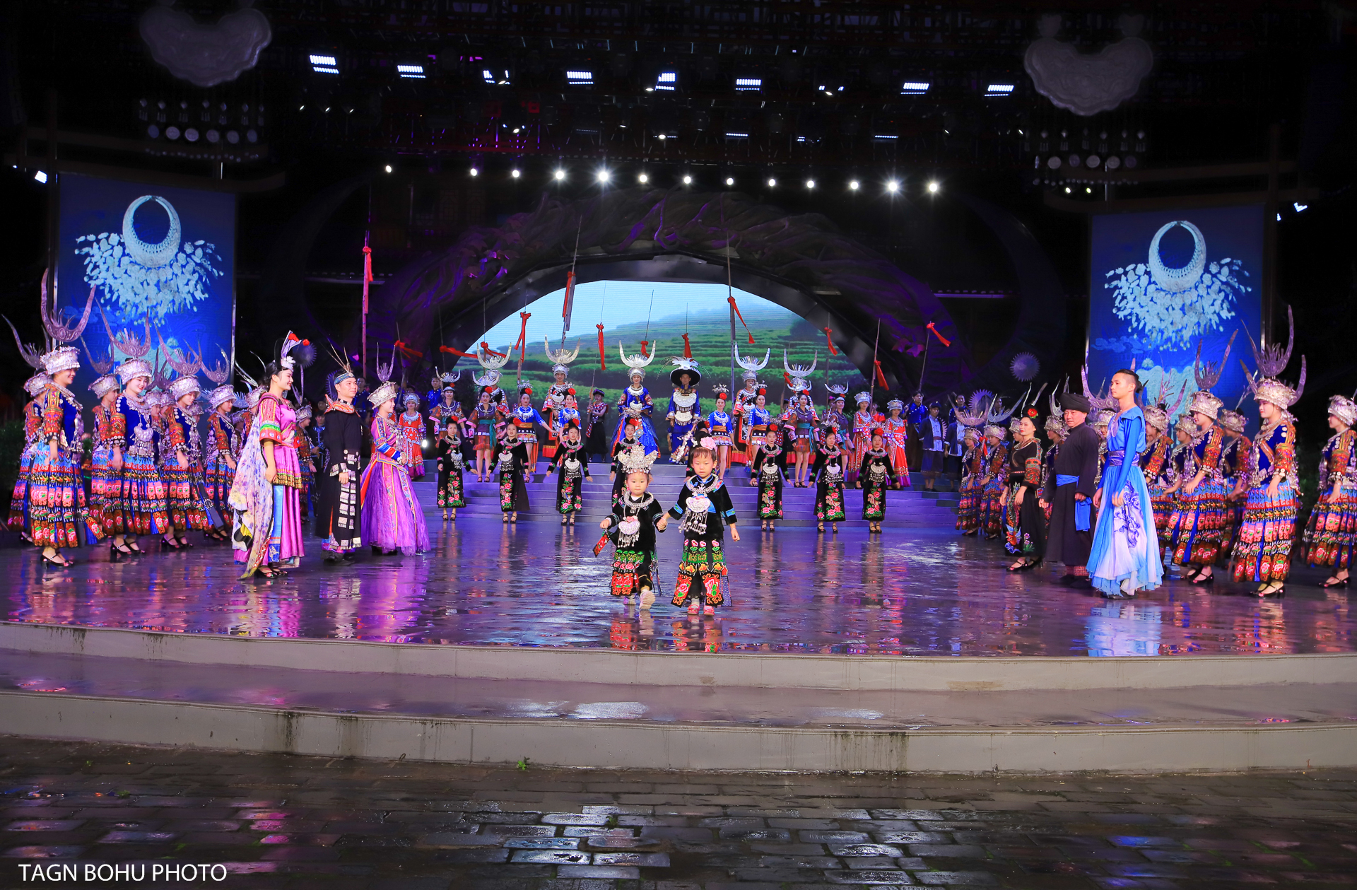 西江千户苗寨攻略住哪段好,第一次去西江千户苗寨怎么玩