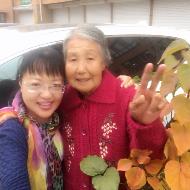 鎴戠殑姣嶄翰骞朵笉浼熷ぇ璇綍,姣嶄翰骞朵笉瀹岀編浣嗕細绔敖鍏ㄥ姏