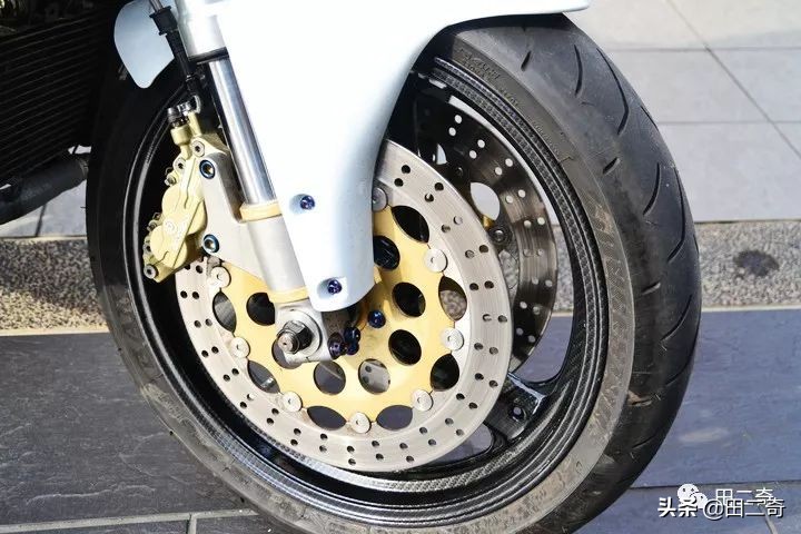 19款SYM新车发布，搭载ZXR400引擎，超炫涡*大轮**灯指纹启动