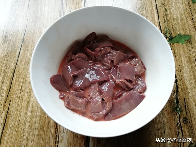 在家做猪腰，教你小窍门，不腥不骚又滑嫩，味道不输餐馆大厨