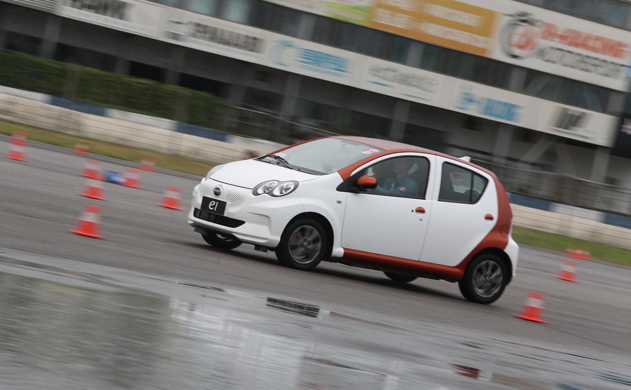 比亚迪e1乘坐空间测评,比亚迪微型车e1