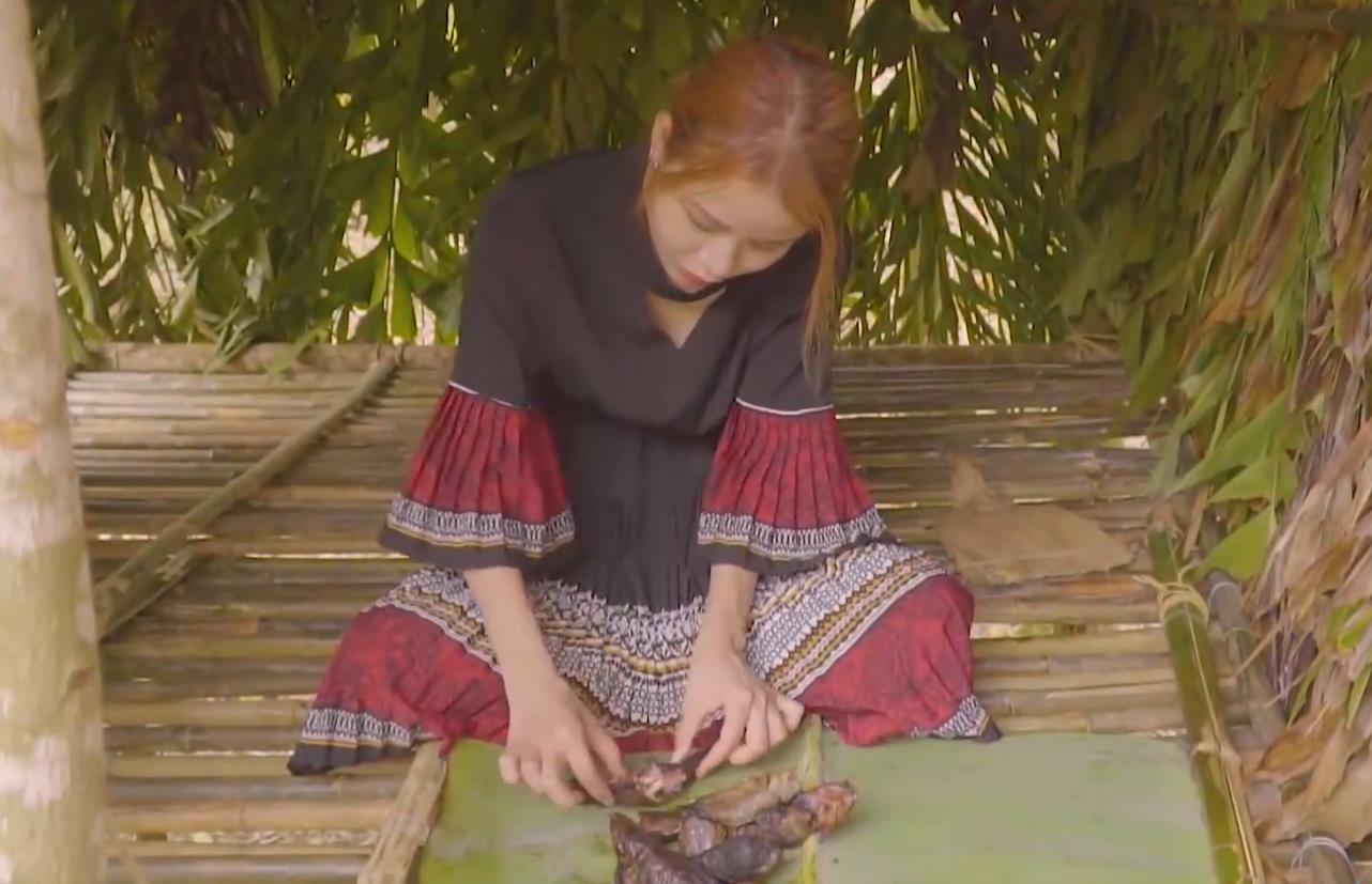 漂亮的野外烤鱼,野外吃美味烤鱼