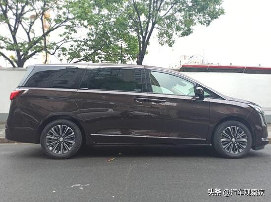 别克gl82014经典版陆尊,别克gl82022款652t豪华测评