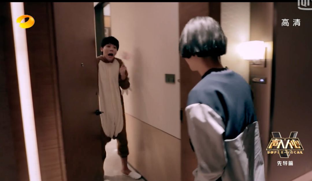 一开始我以为爱上了实力派，没想到他们还全是梗王