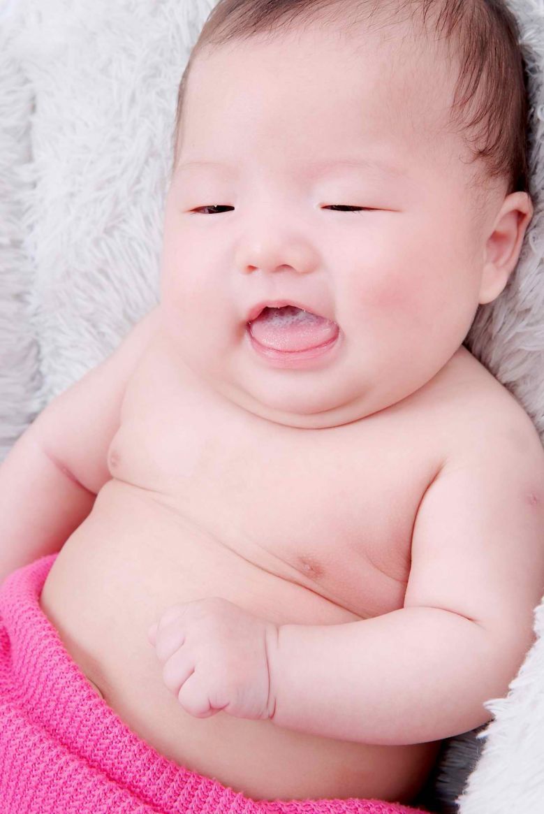 三个月宝宝没有攒肚子正常吗,三个多月的宝宝还没攒肚子