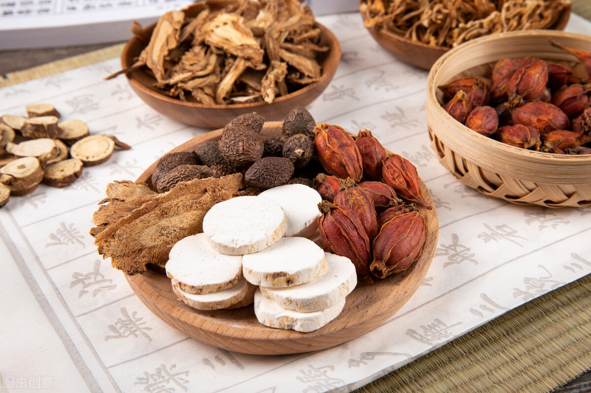 70多的老人肺癌五年了肿瘤变大,老人确诊了是肺癌但是还在中期