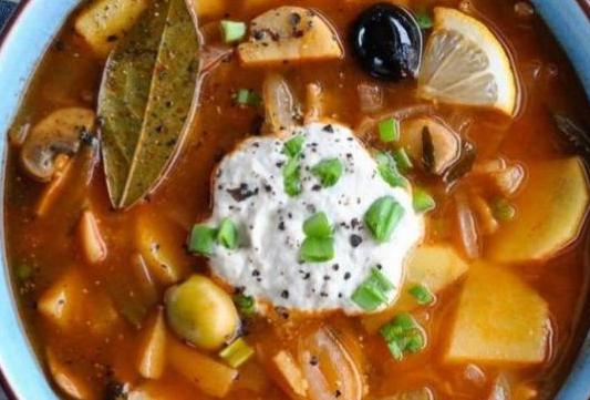 俄罗斯的传统美食都有什么,俄罗斯民族平常吃的美食