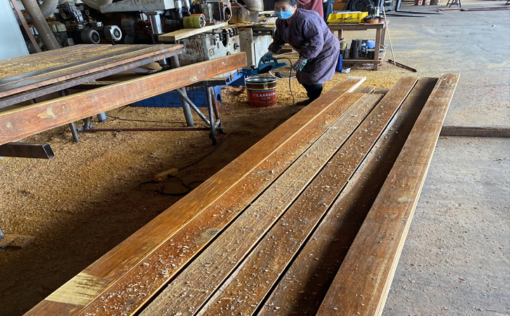 菠萝格防腐木施工价格,防腐木菠萝格究竟是什么木材