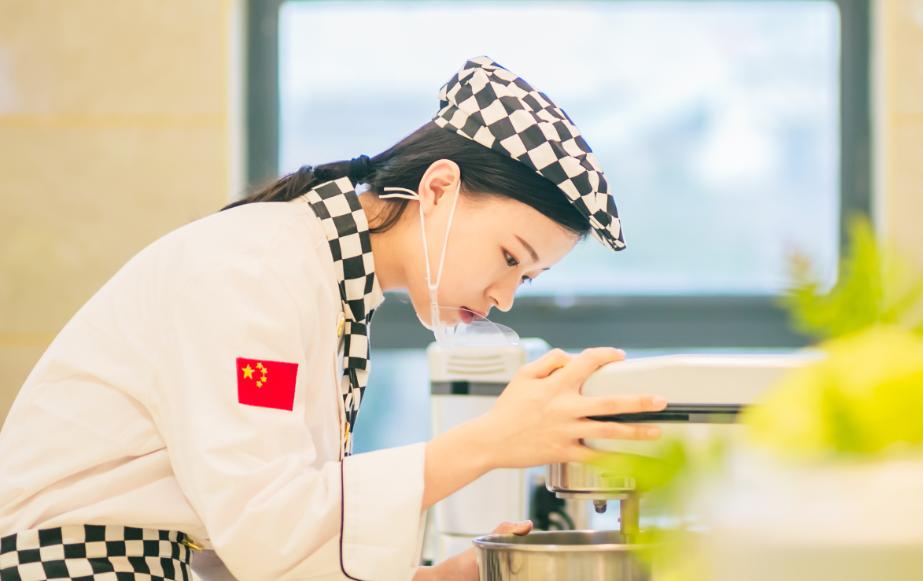 想学习厨师怎么入行,如何系统的学习做厨师