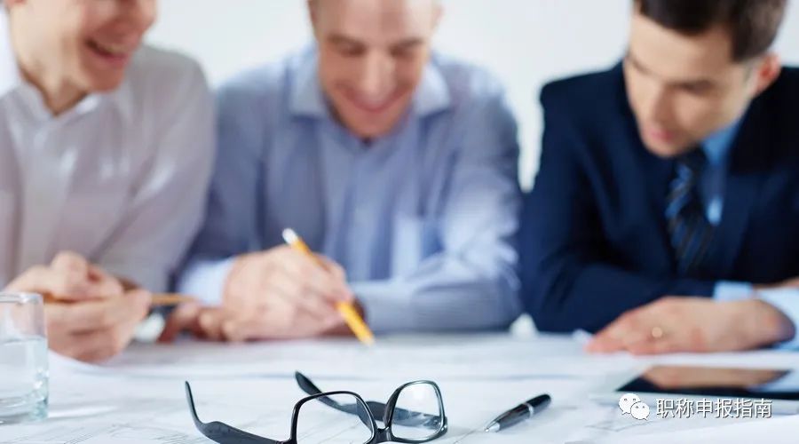 职称评审个人专业技术总结怎么写,中小学高级职称评审个人工作总结