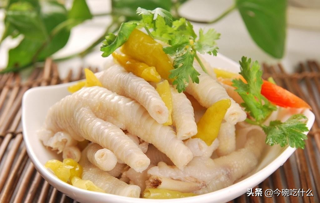 风味独特的四川泡菜制作及养护法，见证一坛传家泡菜的诞生