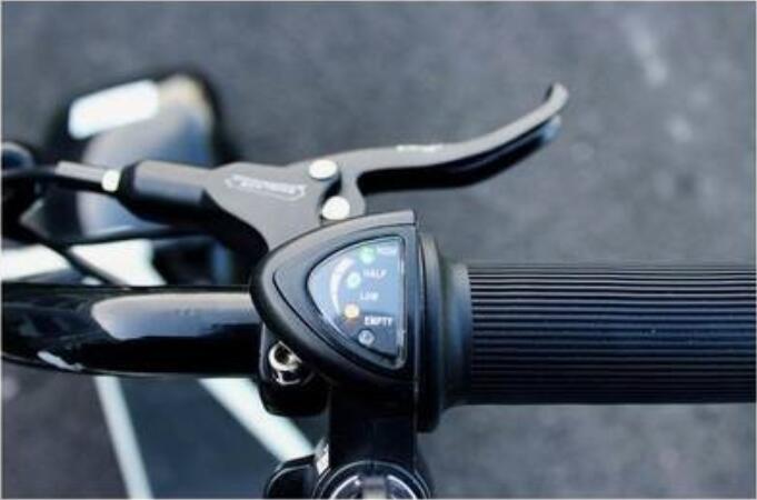 电动车充电不转灯拔掉后再插,电动车充电不转灯怎么解决