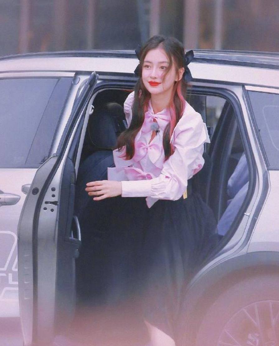 杨颖最新穿搭照,杨颖最新一期的造型