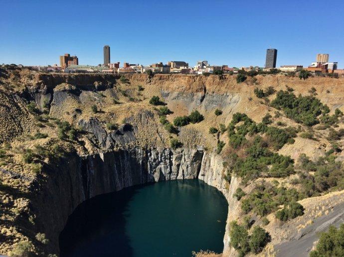 钻石到底值钱吗,钻石到底值不值钱知乎