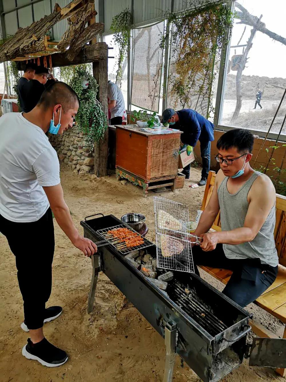 人生得意须摆摊什么意思,人生得意须摆摊