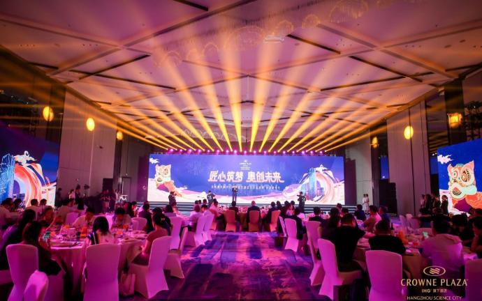 奥克斯皇冠假日酒店,杭州奥克斯中心皇冠假日酒店自助