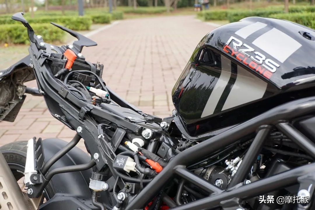 大虾拆车,赛科龙rz3s座高测评